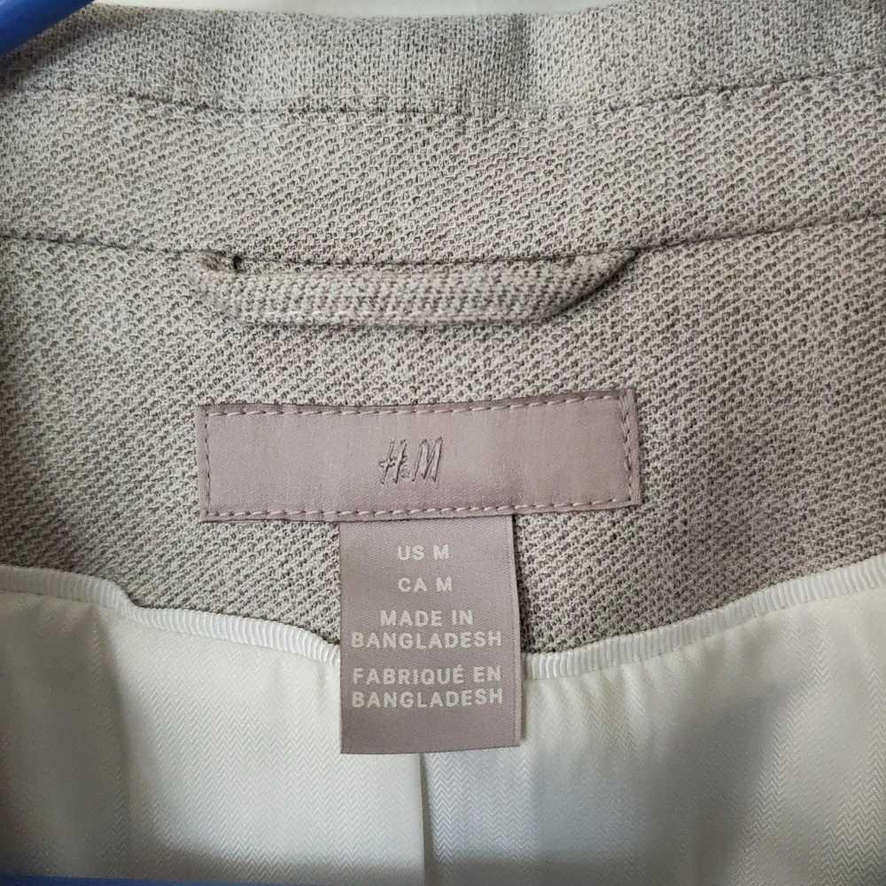 H&M Women's Fitted Blazer, Size Medium - Picture 4 of 5